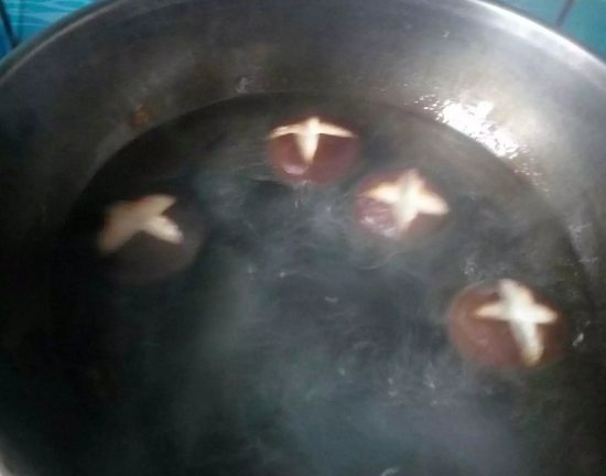 土豆香菇肉片汤步骤3