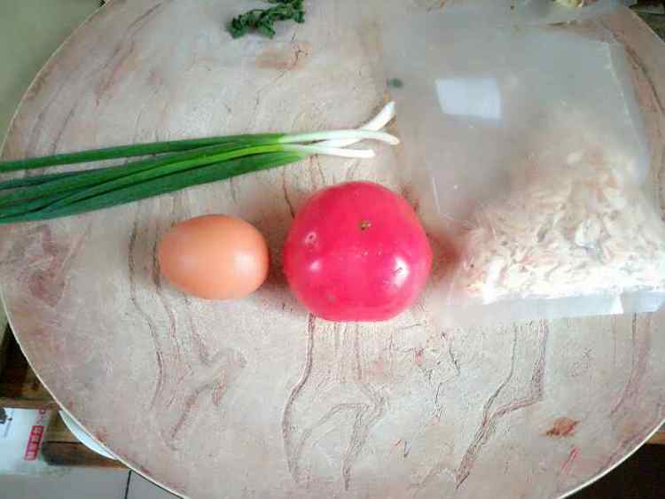 西红柿虾米蛋花汤步骤1