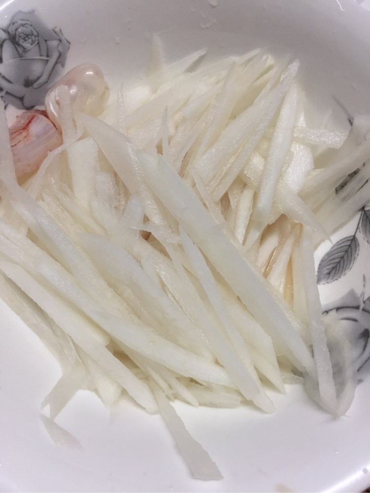 鲫鱼萝卜汤步骤1