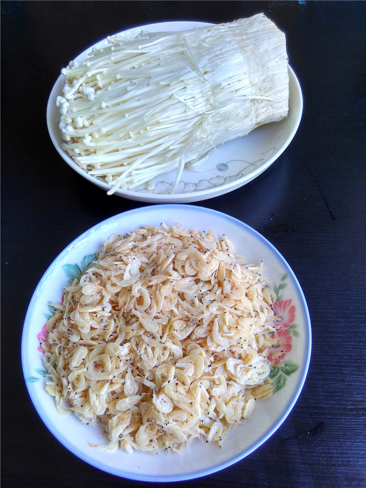 金针菇虾皮汤步骤1