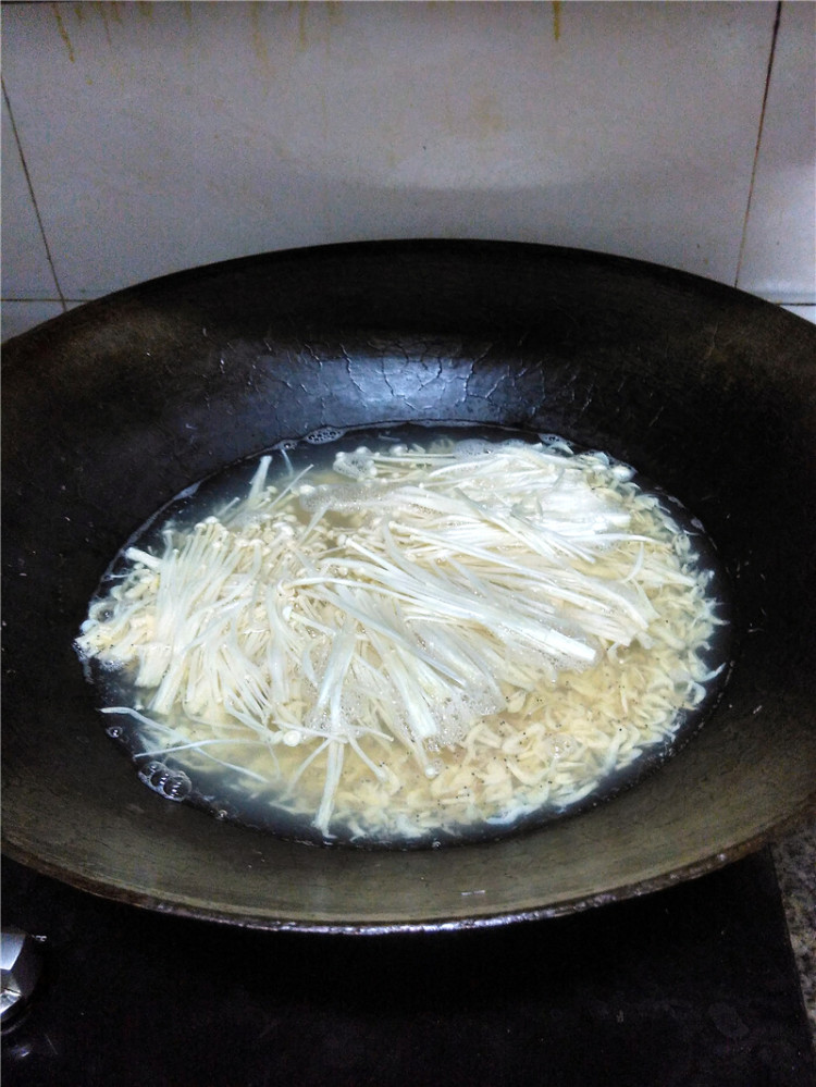 金针菇虾皮汤步骤6