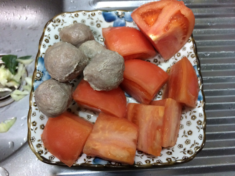 番茄煮牛肉丸步骤1