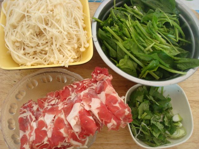 羊肉金针菇清汤步骤1