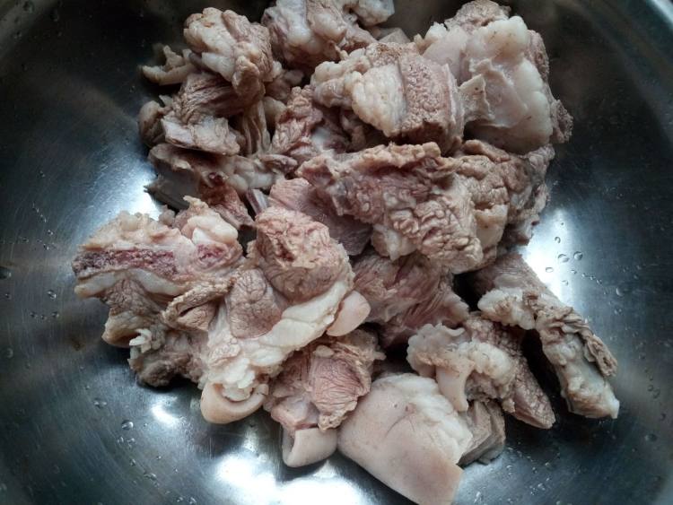 羊肉炖萝卜步骤2