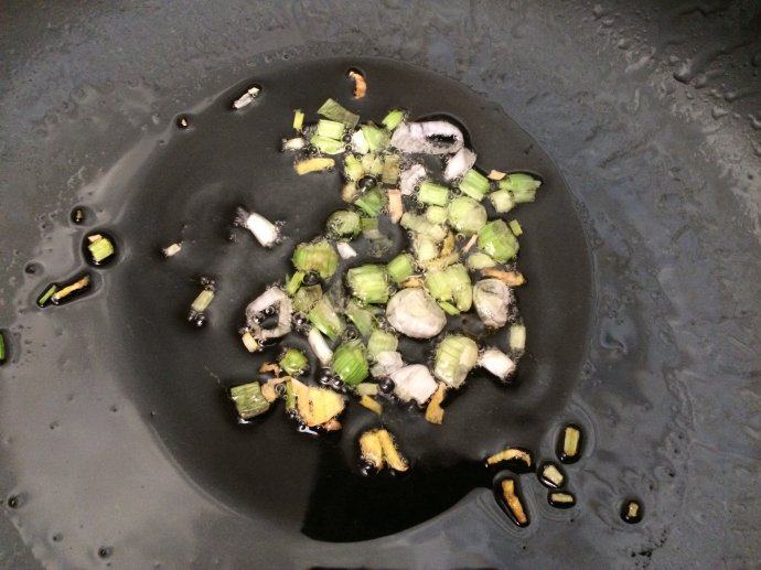 紫菜虾皮蛋花汤步骤3
