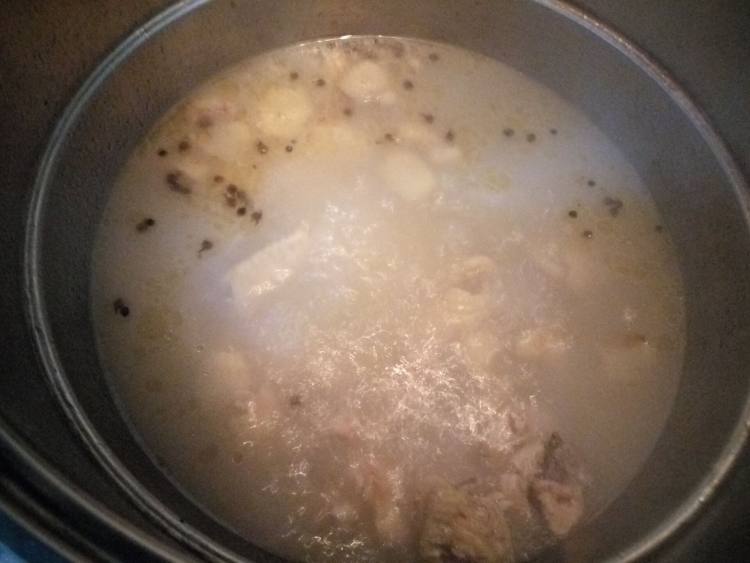 木耳鸡肉炖粉条步骤3