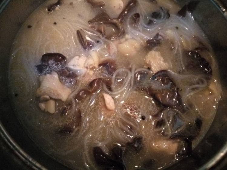 木耳鸡肉炖粉条步骤7
