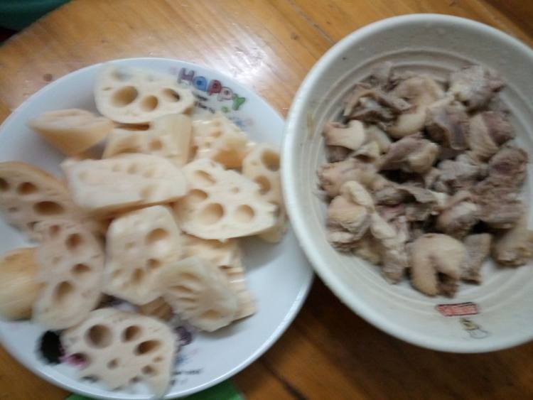 莲藕鸭肉汤步骤1