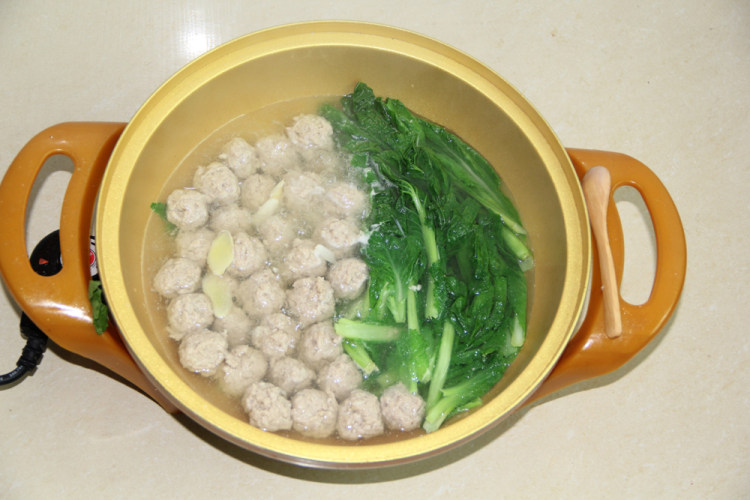 白菜肉丸汤步骤7