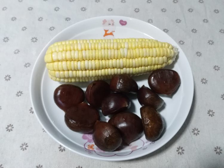 玉米板栗骨头汤步骤3
