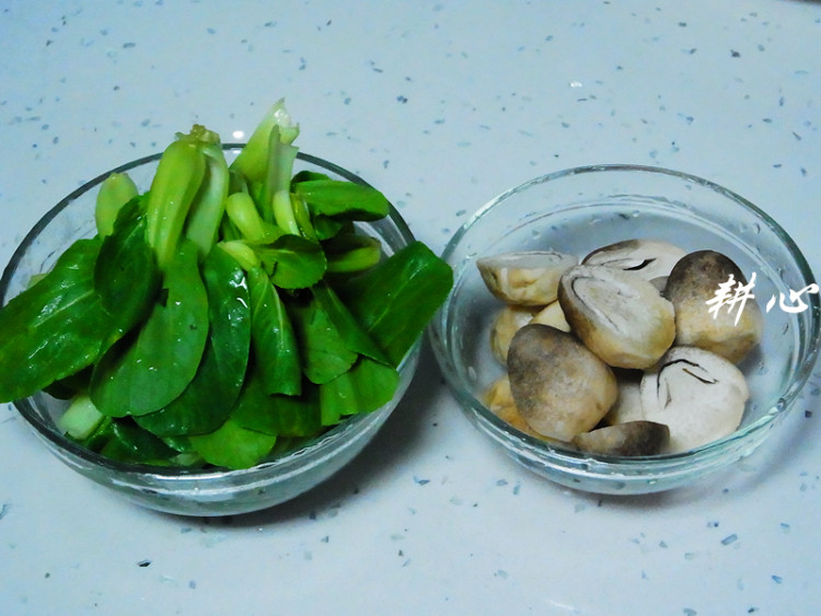 青菜草菇汤步骤2