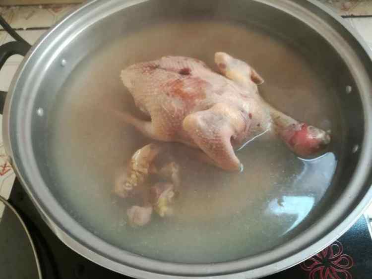 乳鸽大补汤步骤2