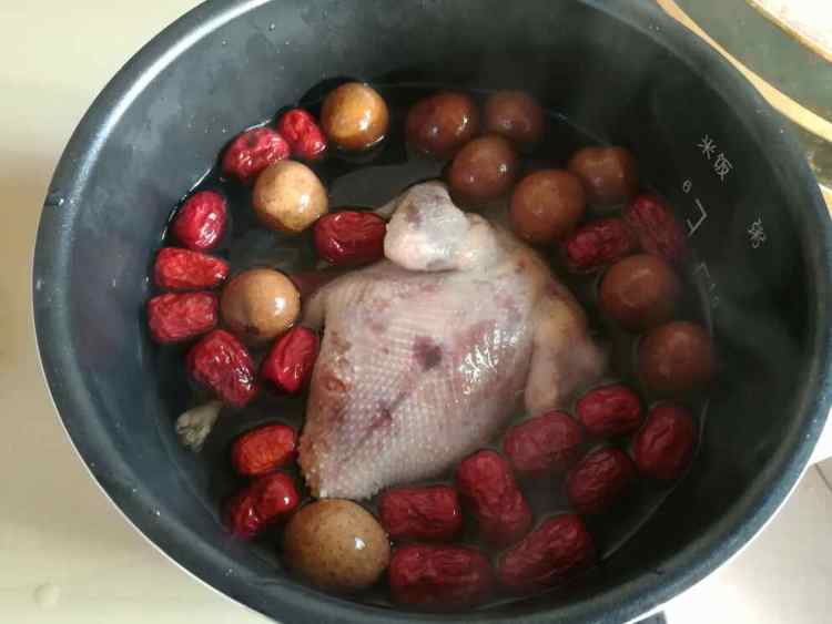 乳鸽大补汤步骤4