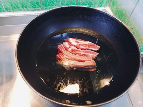 山药黑豆排骨汤步骤1