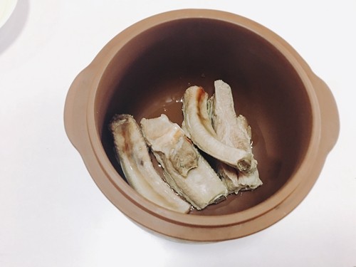 山药黑豆排骨汤步骤6