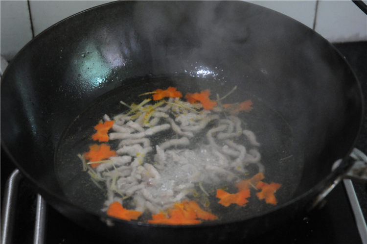 胡萝卜敲肉羹步骤8