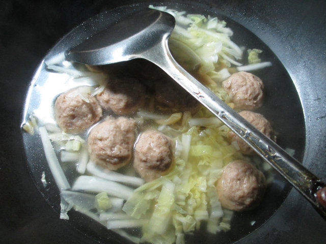 榨菜丝牛肉丸白菜汤步骤4