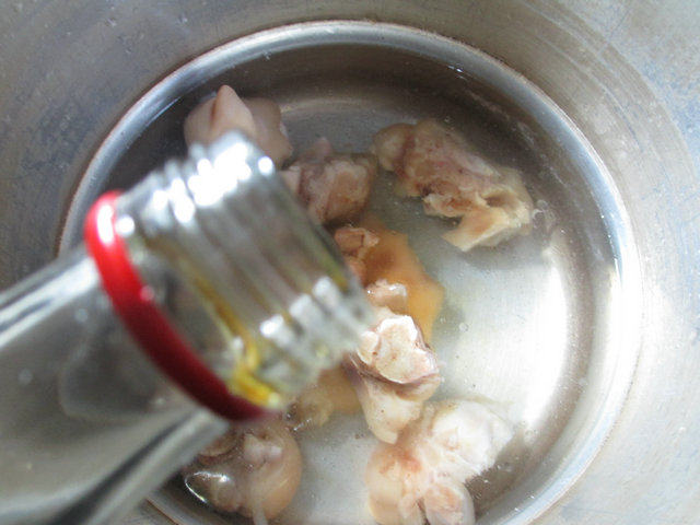 油豆腐蛋饺猪蹄汤步骤3