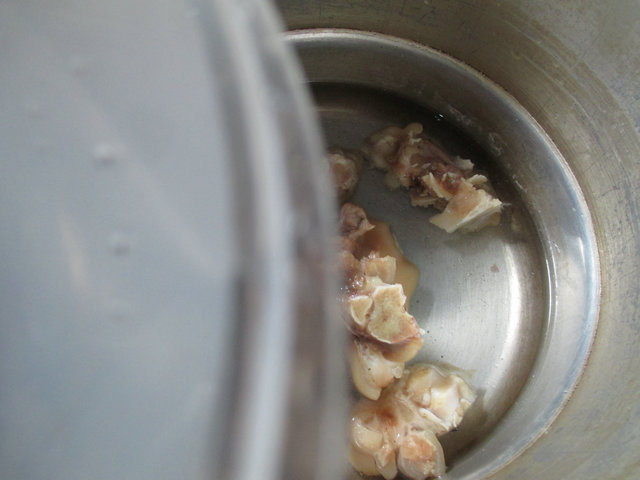 油豆腐蛋饺猪蹄汤步骤2