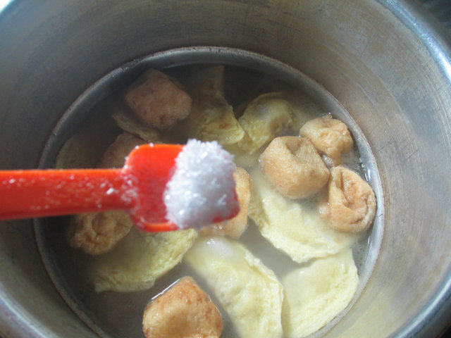 油豆腐蛋饺猪蹄汤步骤8