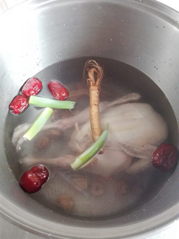 红枣参鸡汤步骤5