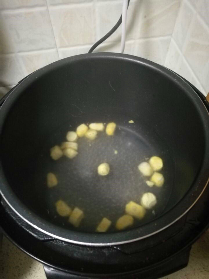 红薯芋圆甜酒冲鸡蛋步骤1