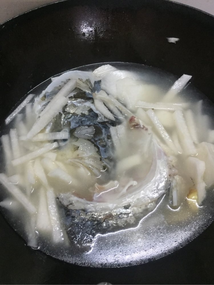 鱼头萝卜汤步骤7