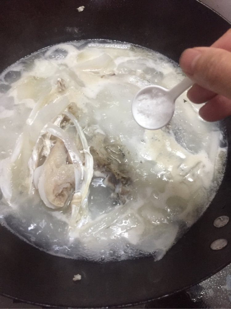 鱼头萝卜汤步骤8