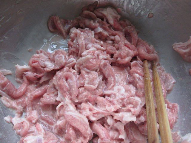 孜然羊肉#本味家乡菜#步骤1