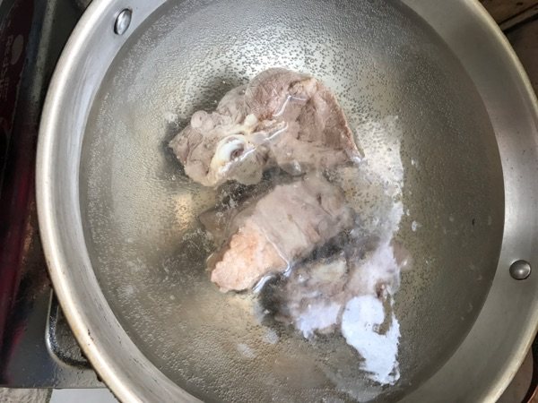 莲藕猪骨汤步骤3