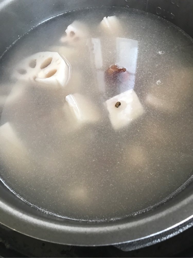 莲藕猪骨汤步骤5