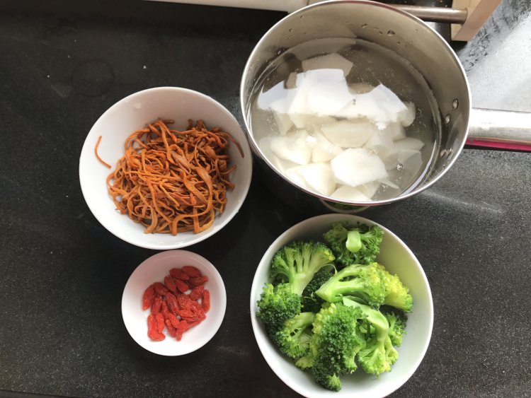 虫草花时蔬鸡汤#本味步骤2