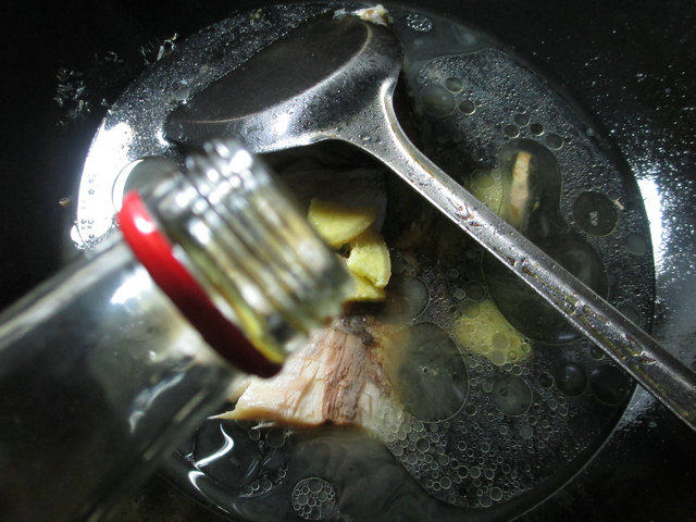 酸菜鱼头汤步骤5