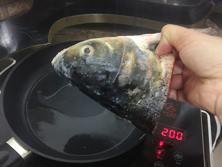 天麻玉竹鱼头汤步骤5