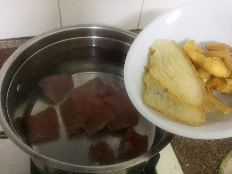 天麻玉竹鱼头汤步骤7
