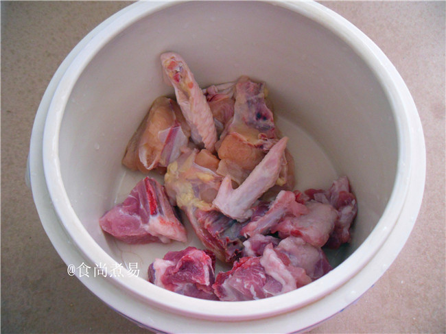 排骨鸡肉炖花胶步骤3