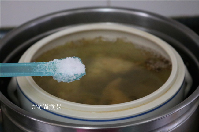 排骨鸡肉炖花胶步骤8