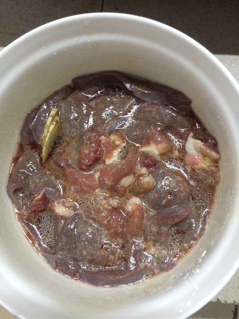 菠菜猪肝瘦肉汤步骤1