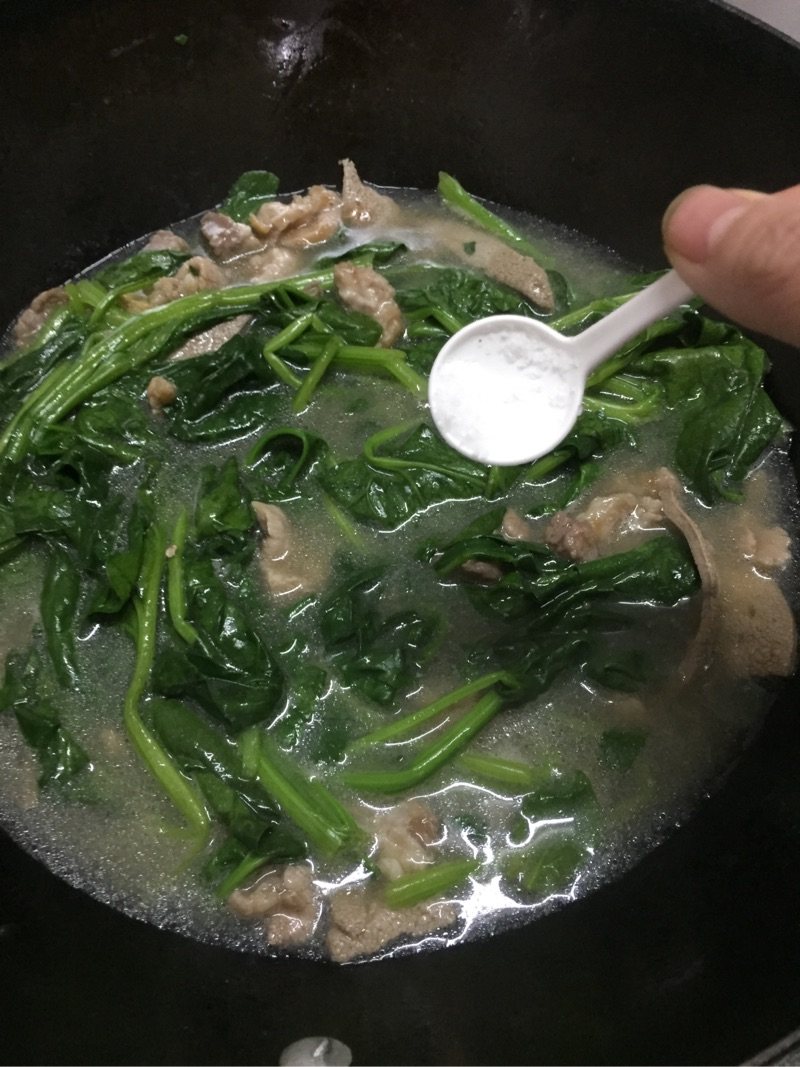 菠菜猪肝瘦肉汤步骤6