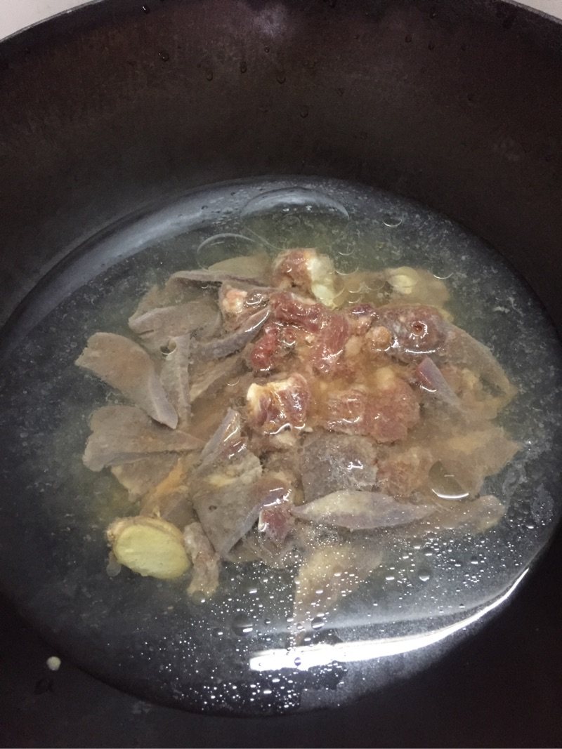 菠菜猪肝瘦肉汤步骤3