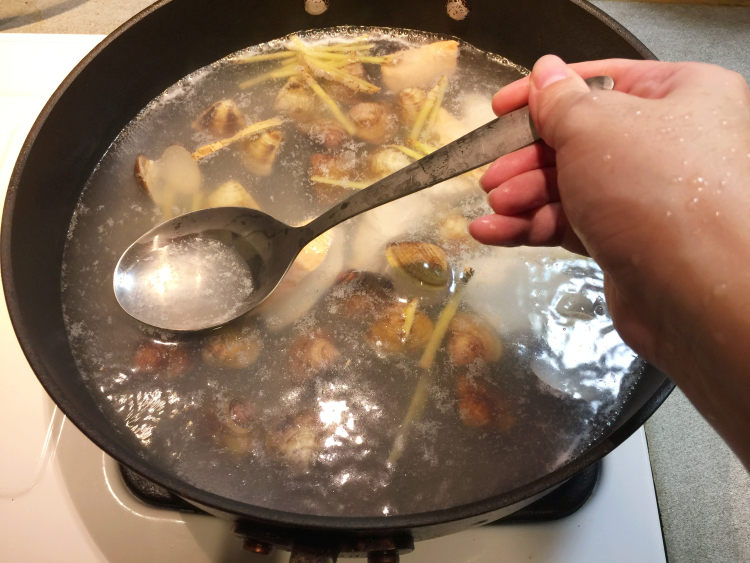 蛤蜊鲜鱼汤面步骤12