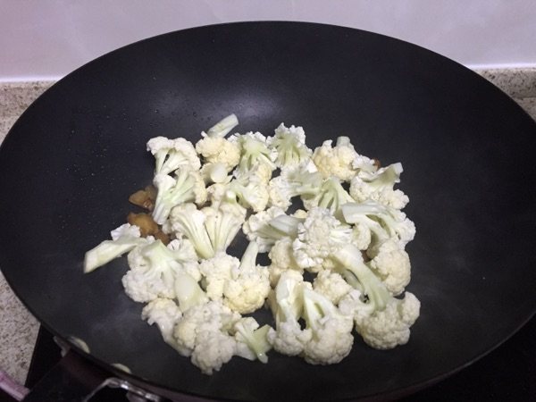 三鲜花菜汤步骤3