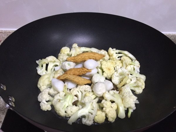 三鲜花菜汤步骤5
