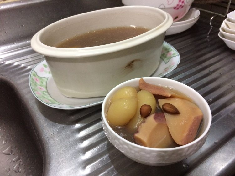 南北杏海底椰响螺汤步骤9
