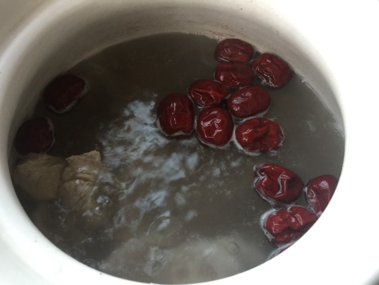 红枣莲藕排骨汤步骤10