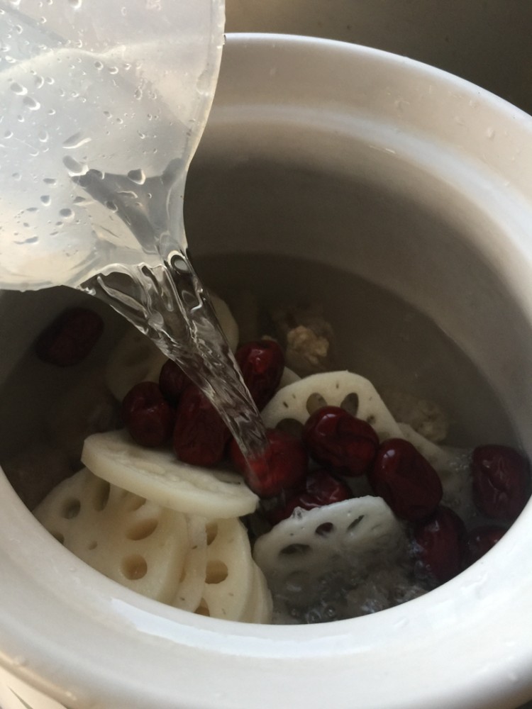 红枣莲藕排骨汤步骤9