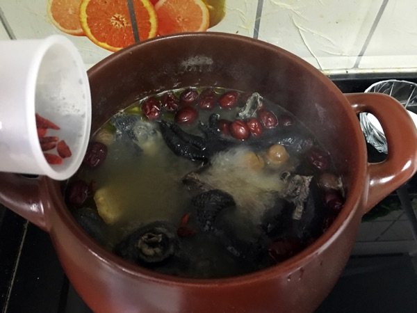 红枣枸杞桂圆乌鸡汤步骤6