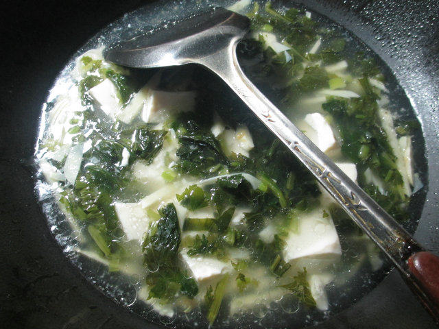 雪菜冬笋豆腐汤步骤6