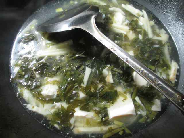 雪菜冬笋豆腐汤步骤9