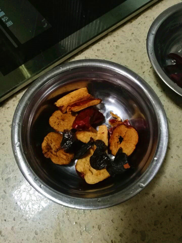 娘酒煮蛋步骤1